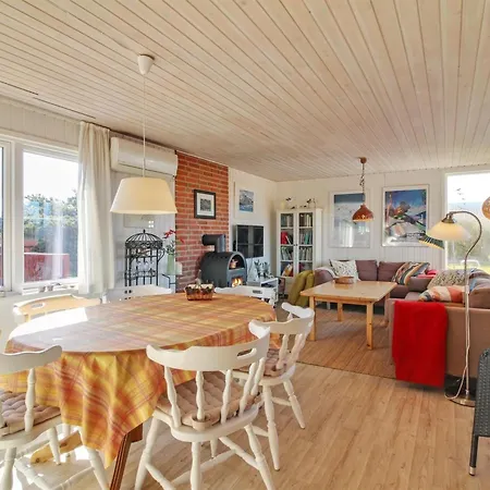 Fiene - 300m From The Sea By Interhome